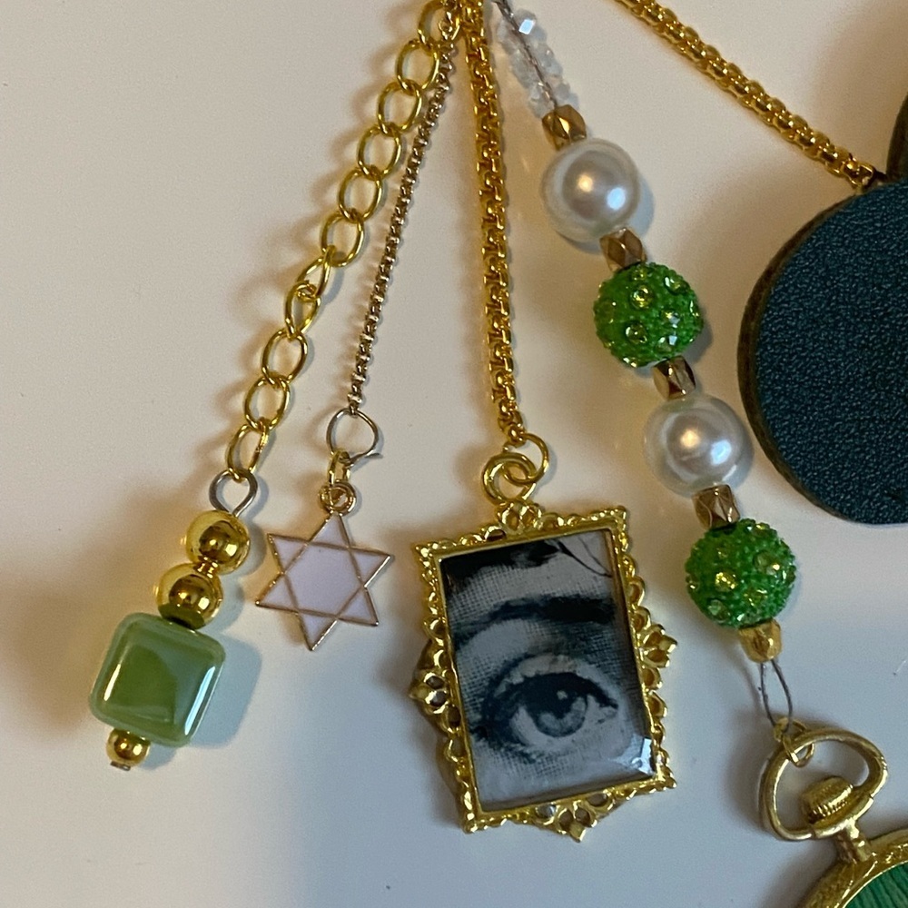 NEW FORNASETTI INSPIRED HAND PURSE HANDBAG CHARM KEYCHAIN DESIGNER READY GREEN - Picture 5 of 9